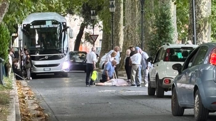paura lungo viale san modestino a mercogliano uomo trasportato al moscati