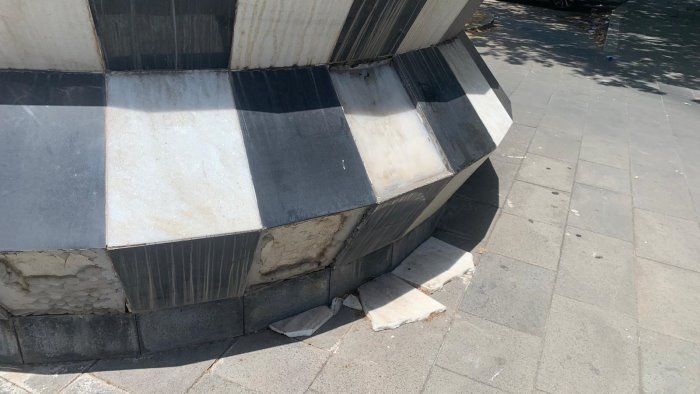 salerno faro della giustizia nel degrado gli artisti scrivono al sindaco