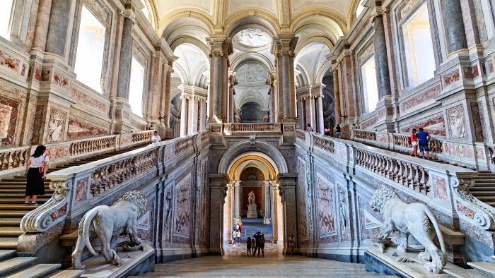 caldo record provoca blackout la reggia di caserta chiude nel pomeriggio