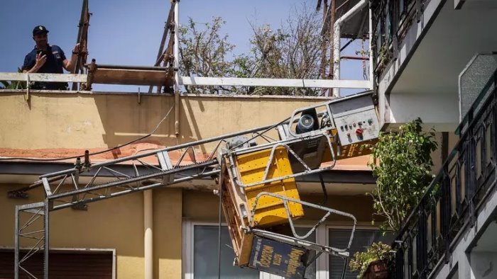 i tre operai morti a napoli la procura ha autorizzato il rilascio delle salme