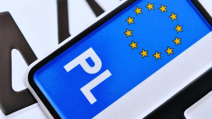 targhe straniere a napoli controlli a tappeto scattano le sanzioni