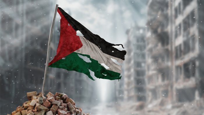 massacro a gaza la cgil espone le bandiere della palestina in tutte le sedi