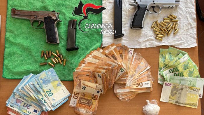 napoli droga e spaccio carabinieri arrestano pusher