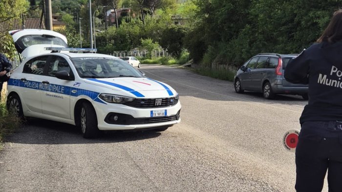 concerto tozzi sosta obbligatoria ciclomotori e motocicli nel parcheggio gaveli