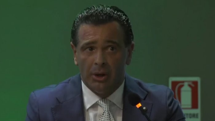 fango e minacce cosi festa si e ripreso la scena davanti ai suoi fedelissimi