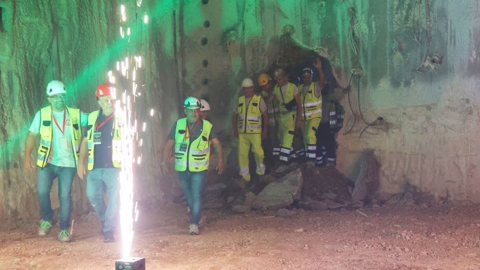 linea ferroviaria napoli bari completata la galleria a ponte nel sannio