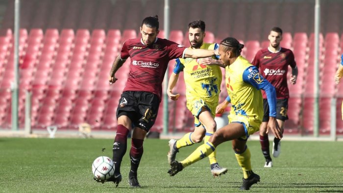salernitana faggiano accelera pronti quattro colpi sul tavolo il nodo liguori