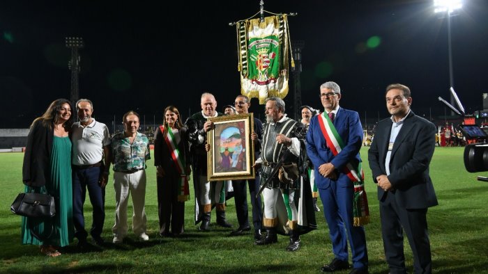 cava de tirreni il casale senatore vince la disfida dei trombonieri