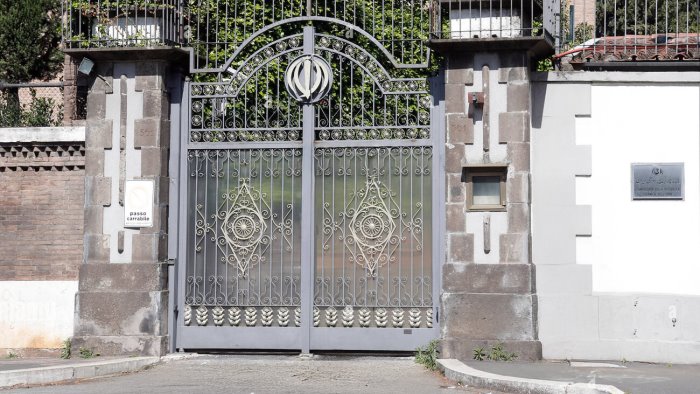 l iran respinge le accuse attivita nel rispetto delle leggi italiane