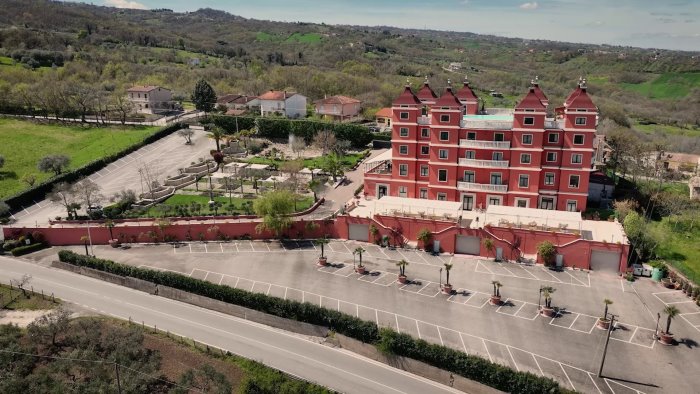 ritiro dell avellino a sturno pronti per il brindisi di benvenuto a casa reale