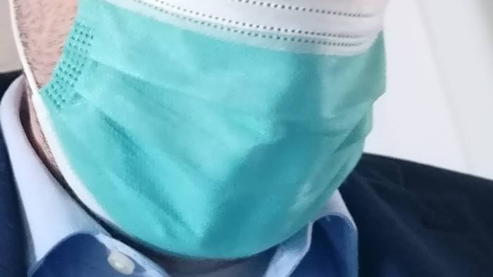 torna l obbligo di mascherina anche all aperto