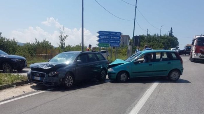 schianto di ferragosto tra due auto paura a grottaminarda