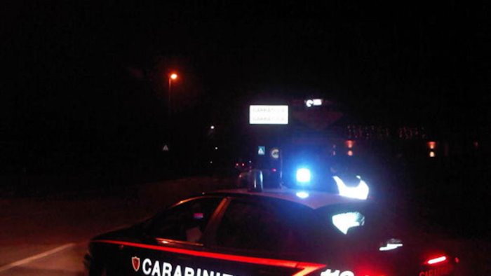 carabiniere aggredito a bottigliate da un automobilista