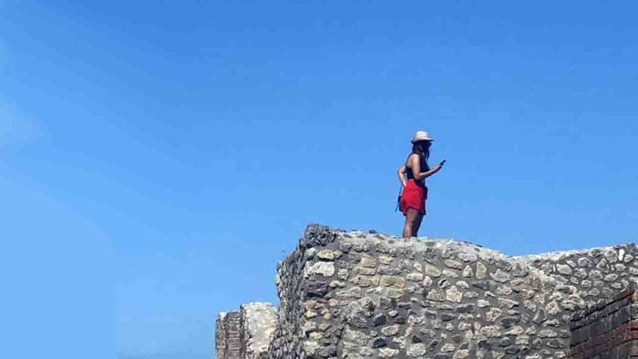 l ultimo sfregio negli scavi di pompei