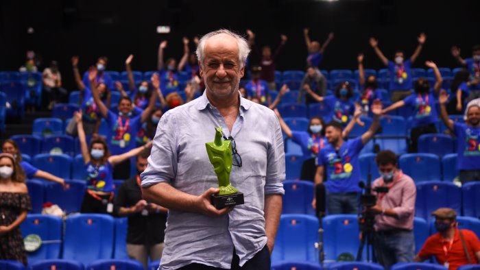 toni servillo a giffoni il festival e segnale di resistenza