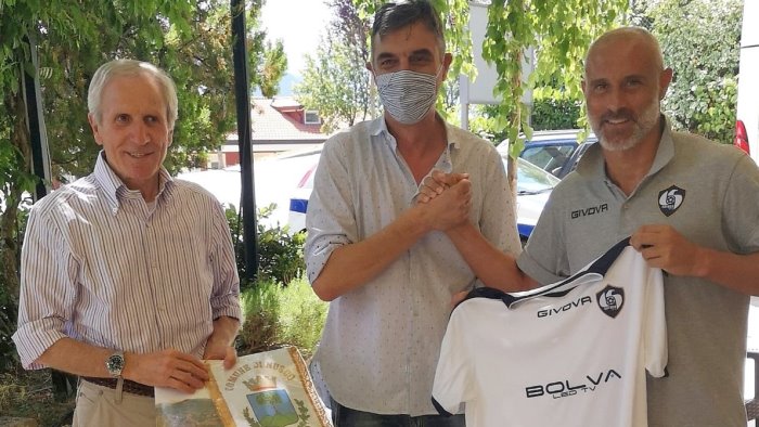 cavese in ritiro a nusco i saluti del sindaco de mita