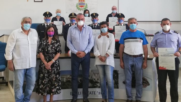 trovarono un campo per la produzione di stupefacenti premiati