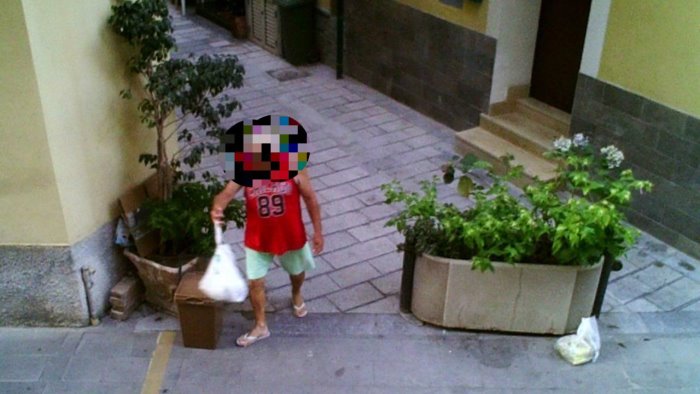 lotta ai furbetti della spazzatura ecco le foto trappole