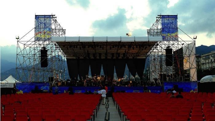 si ride con peppe iodice i ditelo voi e i villa per bene