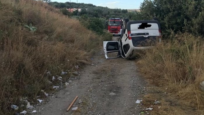 precipita in una scarpata con l auto muore 43enne