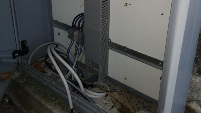 ladri in azione al cimitero di roscigno il sindaco atto vergognoso