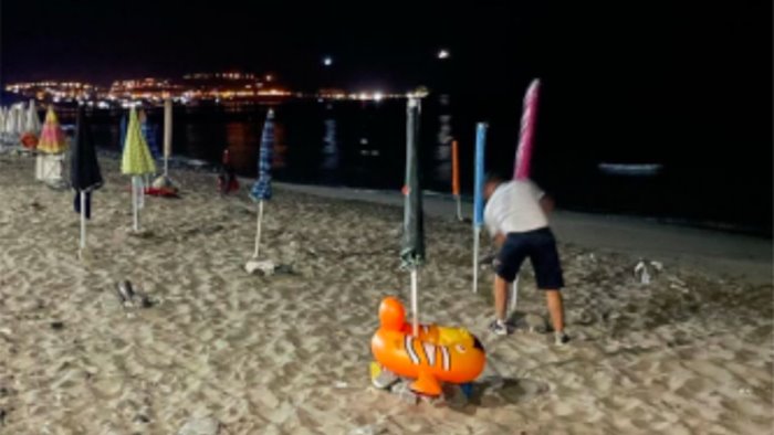 ombrellone selvaggio nuovo blitz in cilento rimosse centinaia di attrezzature
