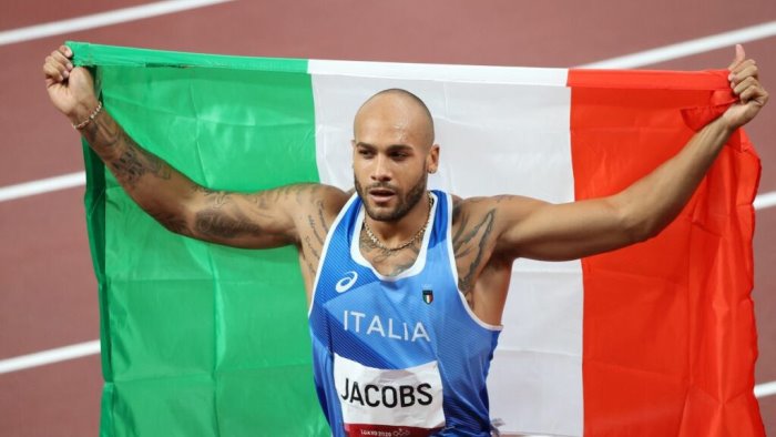 jacobs conquista l oro anche sui media pellegrini lo tallona