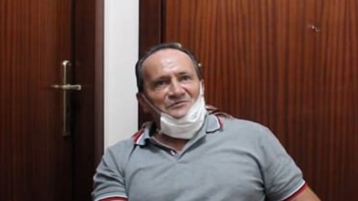 ci sbatteranno in mezzo alla strada senza pieta preferiamo morire