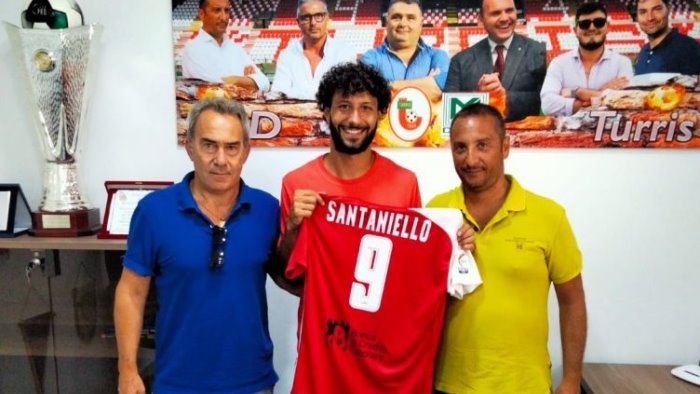 turris ecco santaniello le prime foto da calciatore corallino