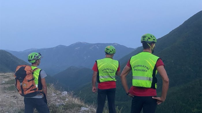 si perdono sui monti del terminio salvati due ragazzi