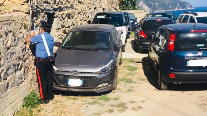 ravello parcheggio abusivo in area sequestrata arrestato 70enne