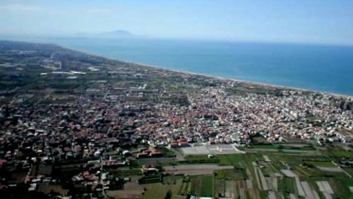 mondragone e scontro sul consiglio la minoranza attacca il sindaco