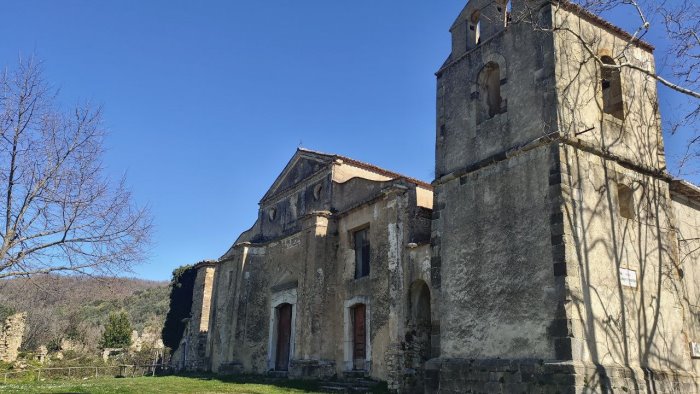 divieto di bivacco e campeggio nel borgo di roscigno vecchia