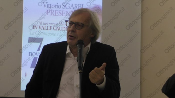 sgarbi in visita a castelfranci tra arte storia e natura