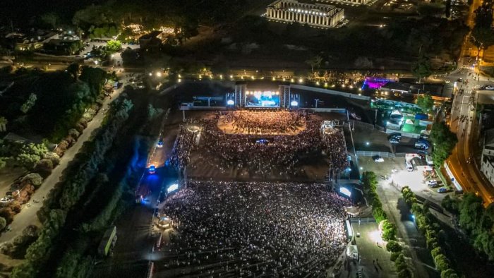 capaccio paestum incremento del 49 della tassa di soggiorno