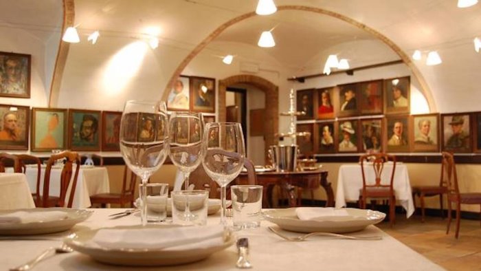 rischia la vita per un boccone di traverso agente penitenziario salva una donna