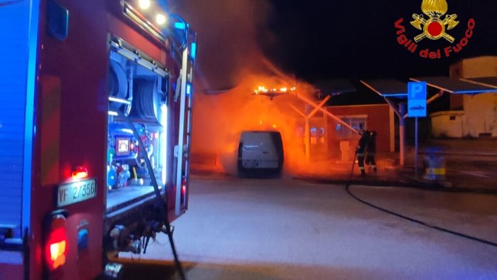 emergenza incendi in irpinia super lavoro dei caschi rossi