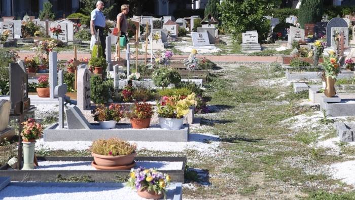 pagani chiusura pomeridiana cimitero comunale dall 8 al 21 agosto