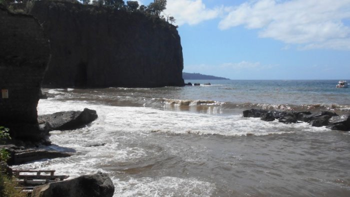 a sorrento torna balneabile marina grande ma esplode la condotta a meta