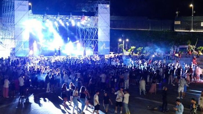 volontario della protezione civile aggredito durante un concerto a maiori