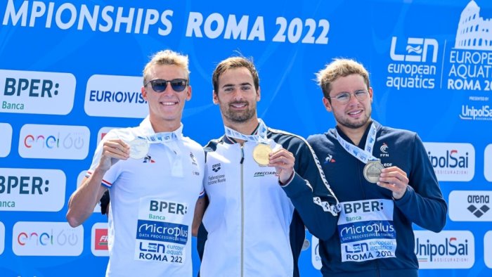 nuoto europei nella 10 km nel mare mosso di ostia trionfa mimmo acerenza