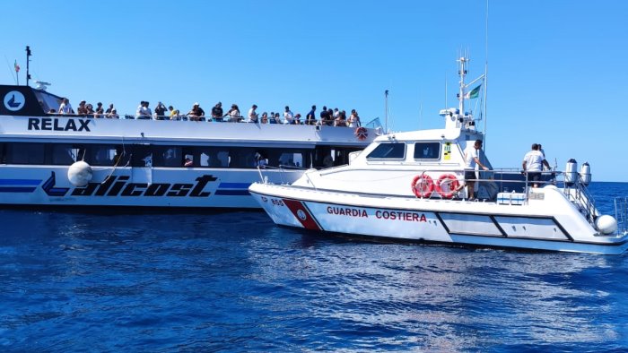 guasto al metro del mare odissea per i passeggeri diretti dal cilento a capri