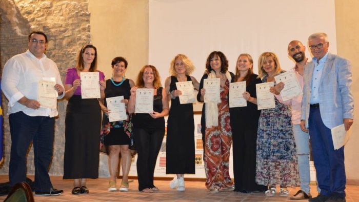 serata della cultura brilla la penna d oro claudia venuti a montecalvo irpino
