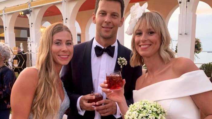 nuoto stefania pirozzi al matrimonio dell amica federica pellegrini
