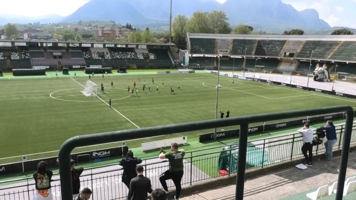 giugliano le prime gare interne si giocano al partenio di avellino