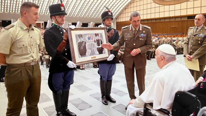 il dono di un sannita a papa francesco ecco gli angeli custodi