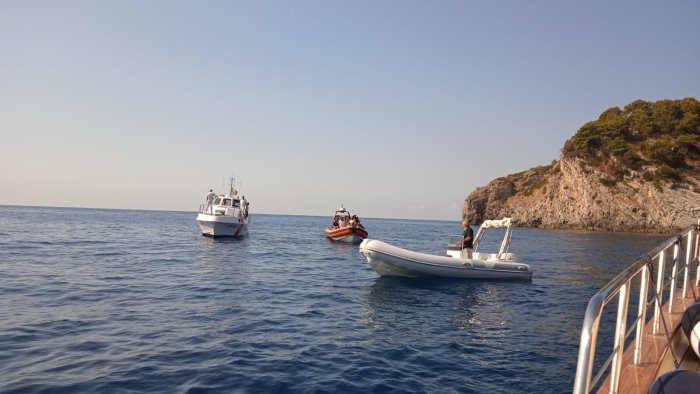 carabinieri in azione nell area marina protetta di punta campanella