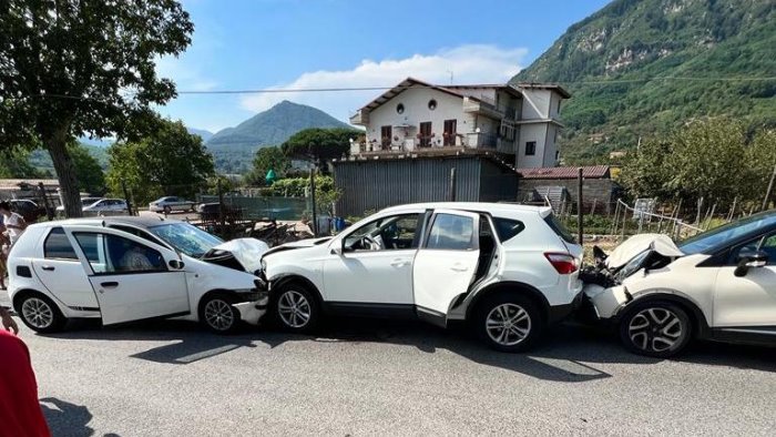 grave incidente tra contrada e forino diversi feriti anche bambini