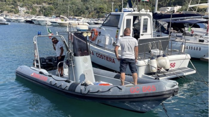 cade e sbatte la testa sugli scogli disavventura nel cilento per un turista