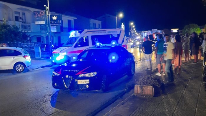 paura a velina bambino di 10 anni investito mentre attraversa la strada